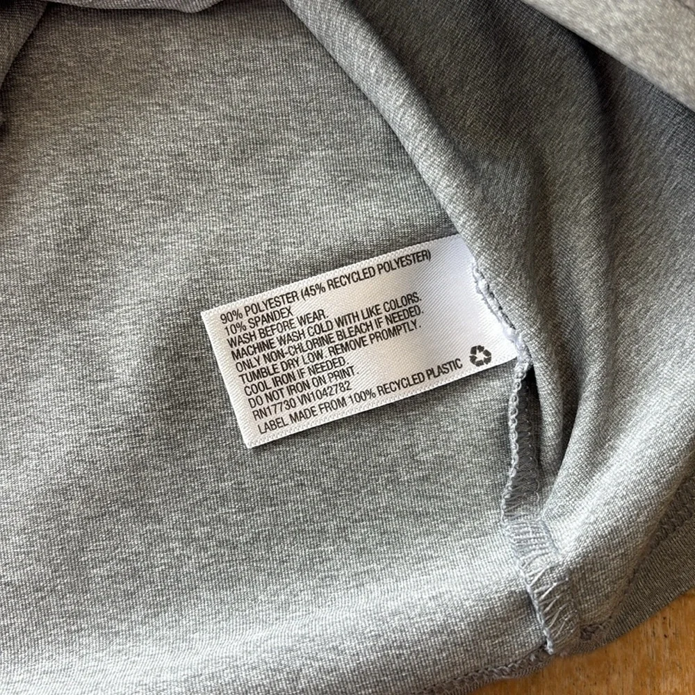 Cat & Jack Gray Rashguard M(8/10)
